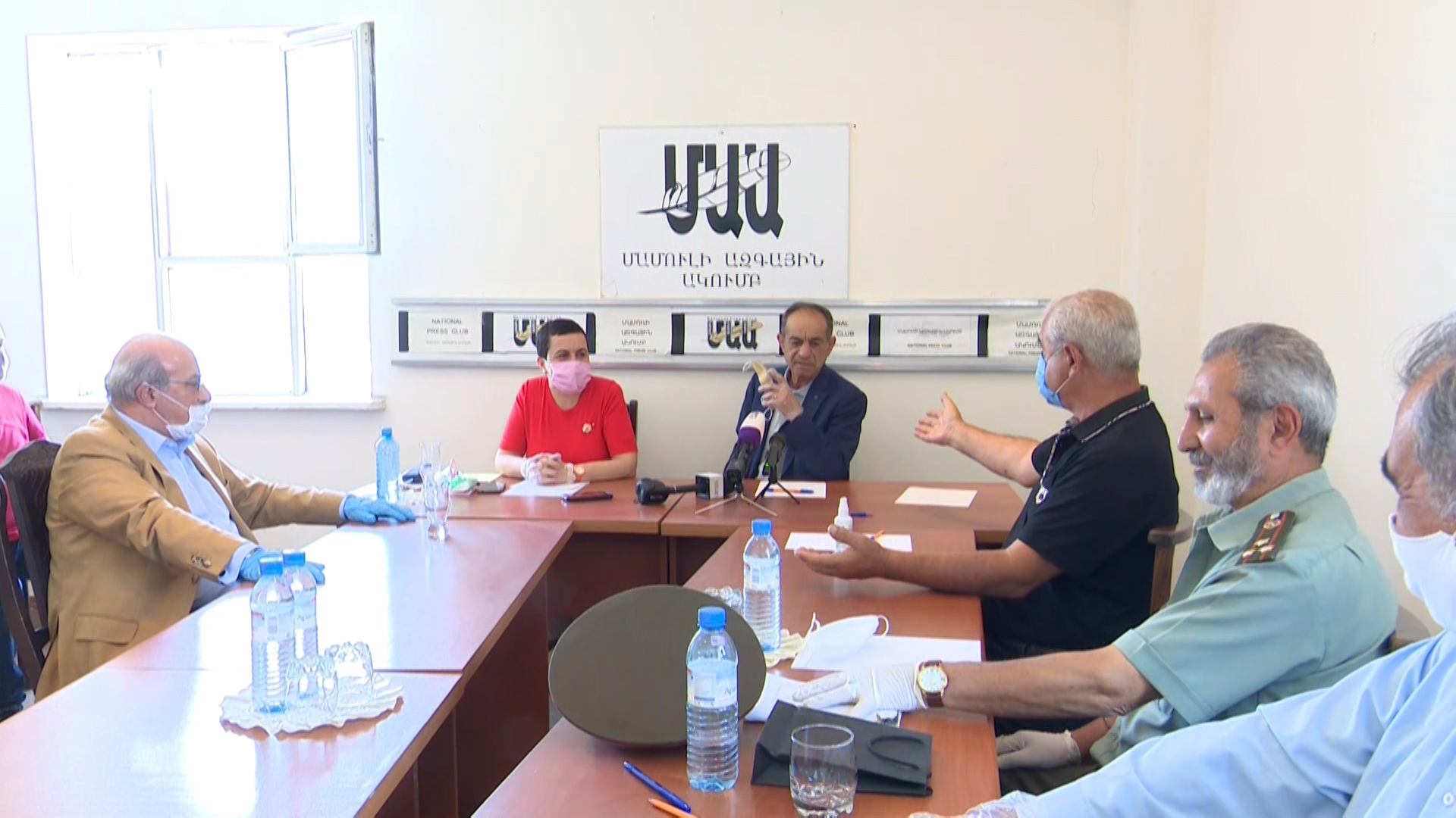 Գերագույն խորհրդի կազմավորման 30-րդ տարեդարձի առիթով ԳԽ պատգամավորները կիսվել են հիշողություններով