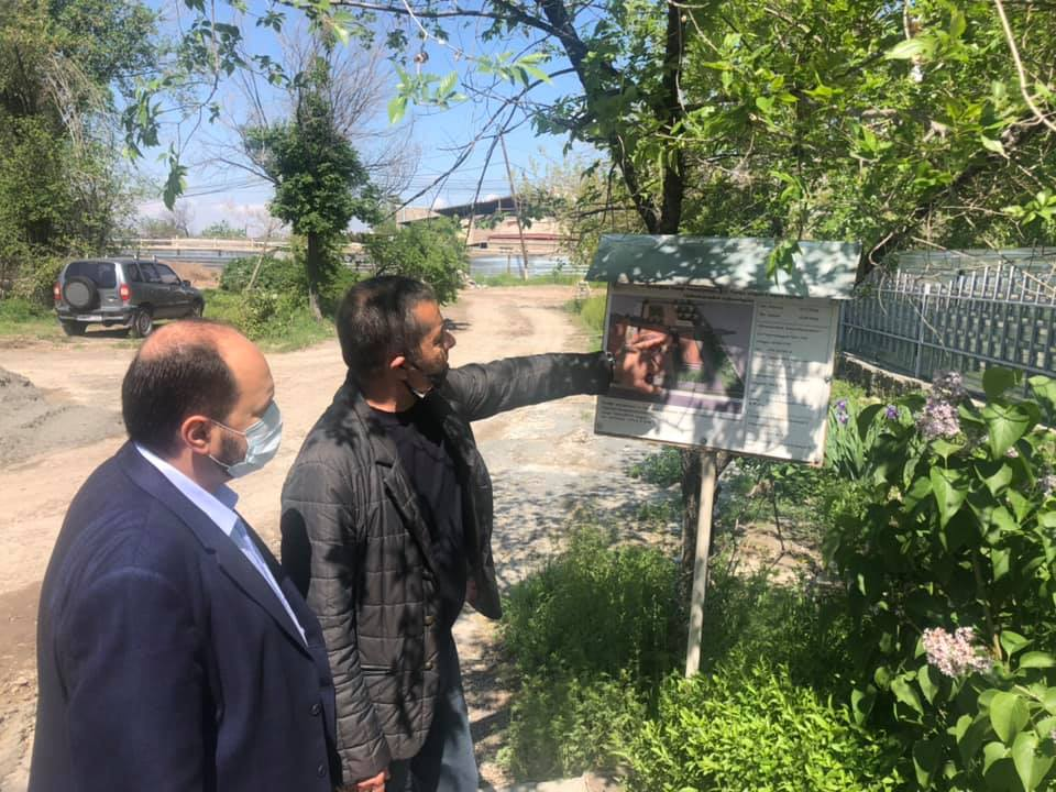 Ընդհանուր ծրագրերից հետ չընկնելու համար շինարարական աշխատանքներն իրականացվում են ամենօրյա ռեժիմով. Արայիկ Հարությունյանն այցելել է Էջմիածնի թիվ 5 դպրոցի շինհրապարակ