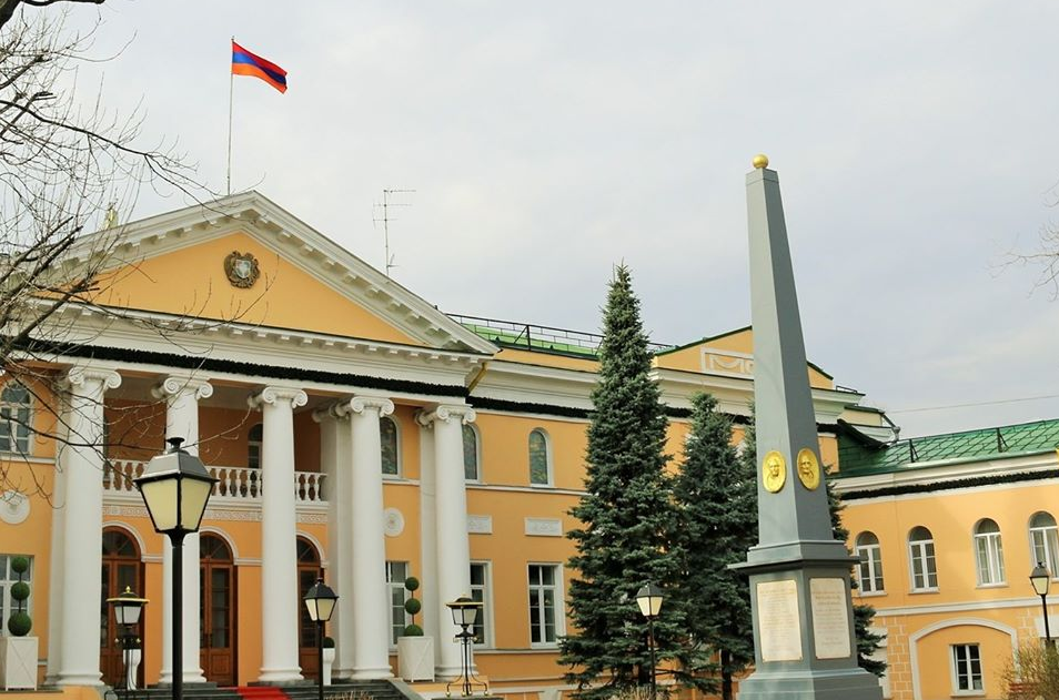 Օտարերկրյա քաղաքացիների ժամանակավոր տեղակայման կենտրոնից երեք ՀՀ քաղաքացի տեղափոխվել է հարազատների մոտ. ՌԴ-ում ՀՀ դեսպանություն