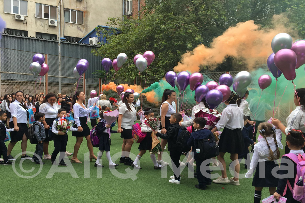 Թբիլիսիի թիվ 104 հայկական դպրոցի աշխատակազմը տեսաուղերձով շնորհավորել է շրջանավարտներին