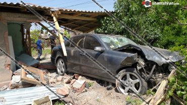 Արմավիրի մարզում Mercedes-ը մխրճվել է բնակչի տան մեջ՝ փլուզելով պատերն ու առաստաղը. կա վիրավոր  