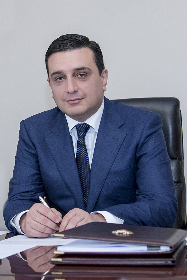 «Սեփական արտադրության» դիմակ. Արմեն Մուրադյանը պատրաստման տարբերակ է ներկայացրել