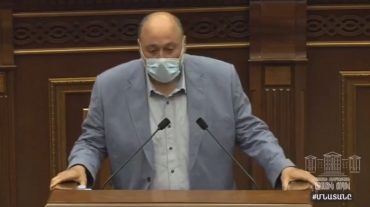 Հերոսության ժամանակն անցել է, այսօր դիմակը մեր փրկության գործիքն է. Վարազդատ Կարապետյան