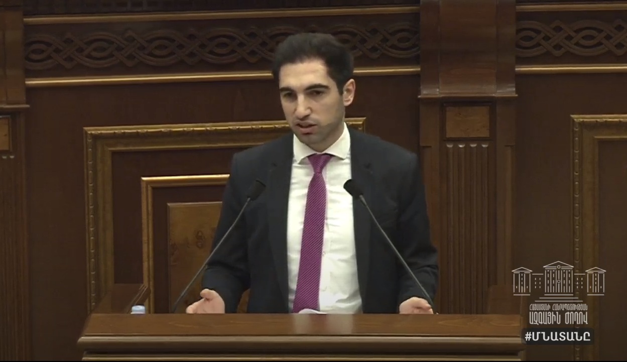 Եթե մարդ գտնի կտոր, դրանից դիմակ կարի, դա համարվելո՞ւ է դիմակ. հարց՝ փոխնախարարին