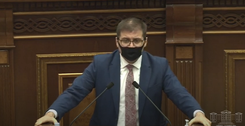 Արման Բաբաջանյանն առաջարկում է ԱԺ շենքը տրամադրել հիվանդանոցներին՝ վարակակիրներին ընդունելու համար