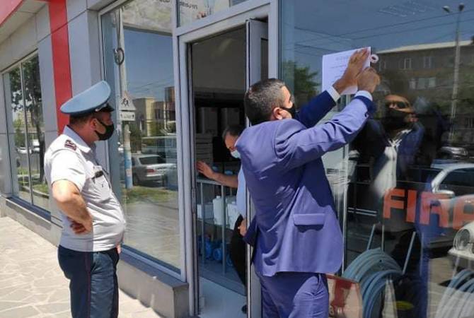 Աջափնյակում 24 ժամով կասեցվել է շինանյութի մի շարք խանութների, Գյումրիում՝ բենզալցակայանների գործունեությունը