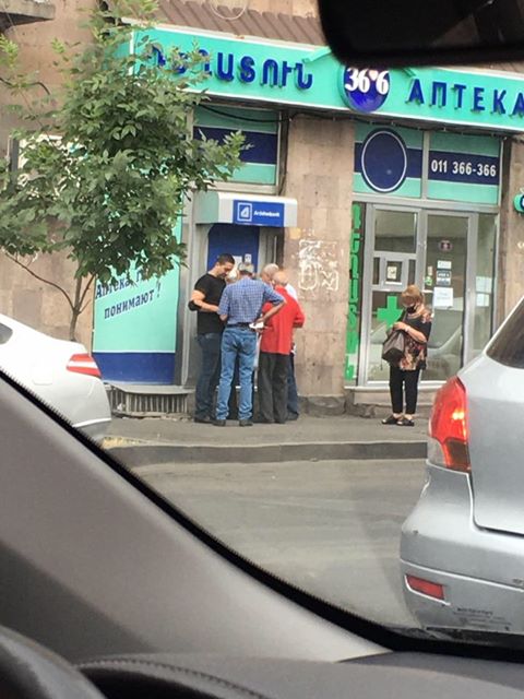 Հարգելի երիտասարդներ, այսպիսի անզգույշ քայլով դուք վտանգում եք ձեր կողքի մեծահասակների կյանքը․ Փաշինյան