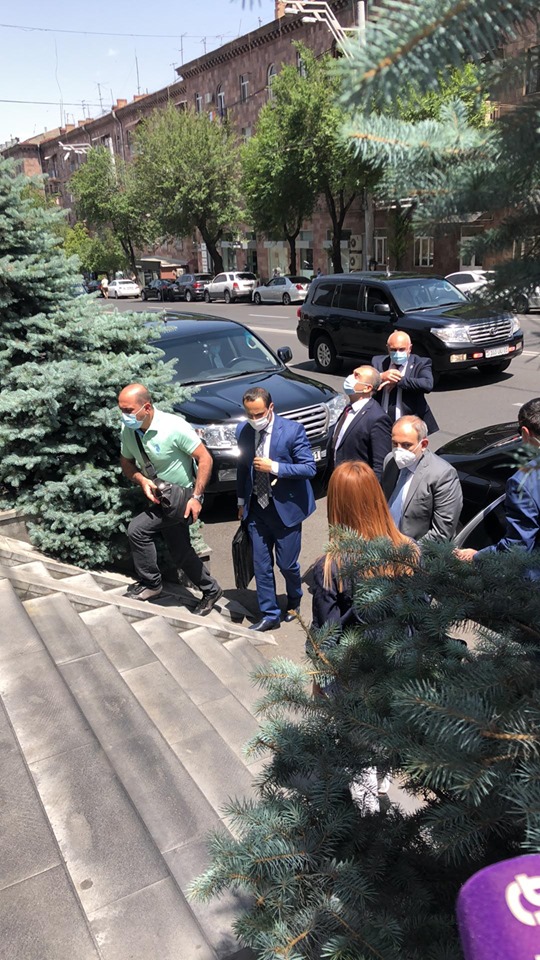 Փաշինյանը մասնակցում է «Իմ քայլը» խմբակցության նիստին