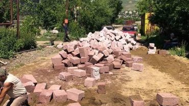 Ջրաշենի գլխավոր փողոցը վերանորոգվում է տեղական տուֆով
