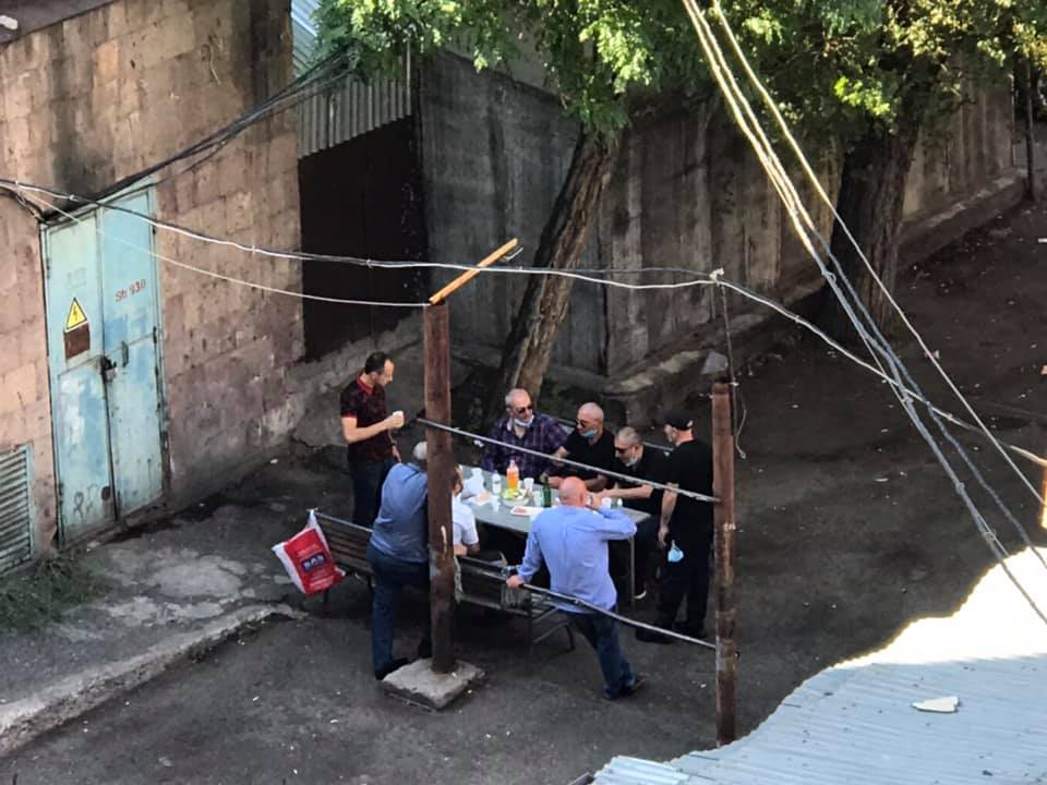 Վիճակը չի փոխվում․ սա բակ է, որտեղ մի քանի օր առաջ կորոնավիրուսից մահվան դեպք էր գրանցվել․ Ա․ Խառատյան