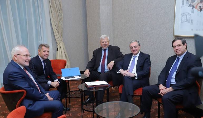 Զոհրաբ Մնացականյանը տեսակոնֆերանս է ունեցել ԵԱՀԿ ՄԽ խմբի համանախագահների հետ