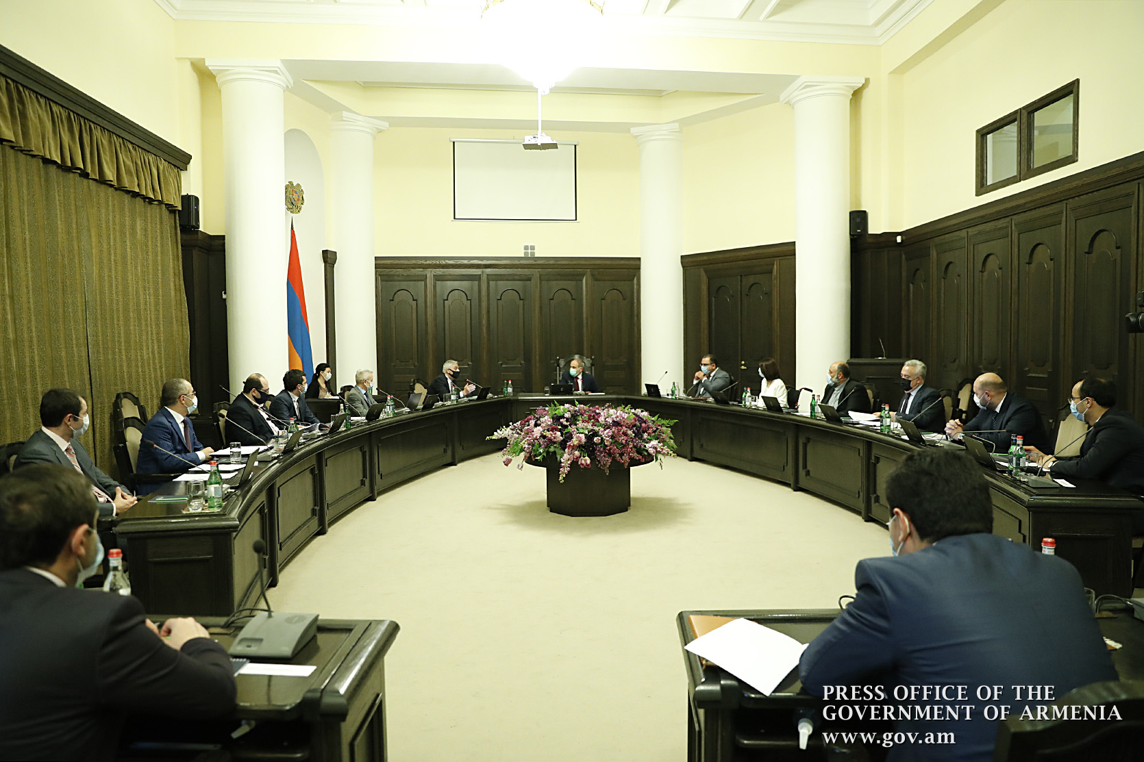 Վարչապետի մոտ քննարկվել են բիզնեսի համար շահութահարկի գծով առավել նպաստավոր պայմանների ստեղծման հնարավորությունները