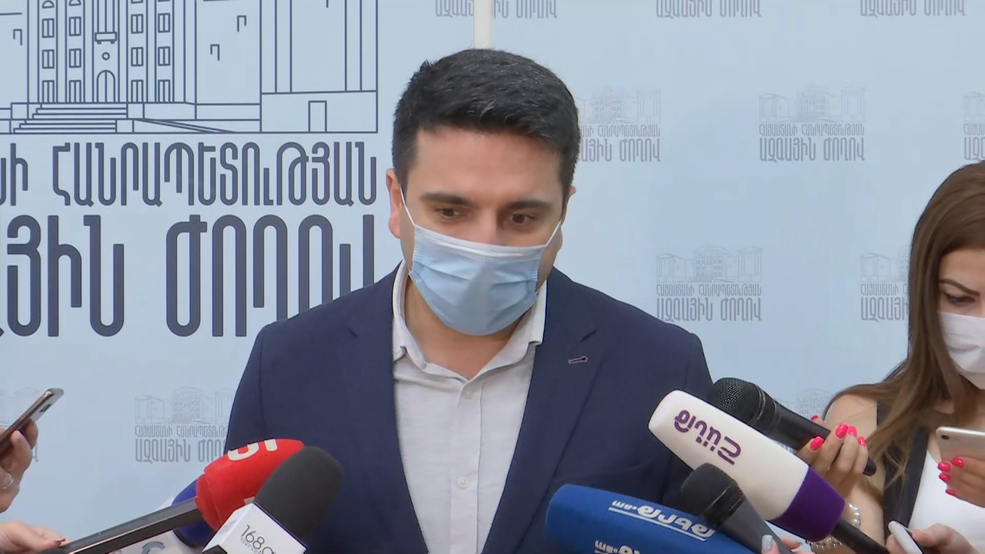 Հրայր Թովմասյանը որոշեց իր խրամատը թողնել Ալվինա Գյուլումյանին․ Ալեն Սիմոնյան