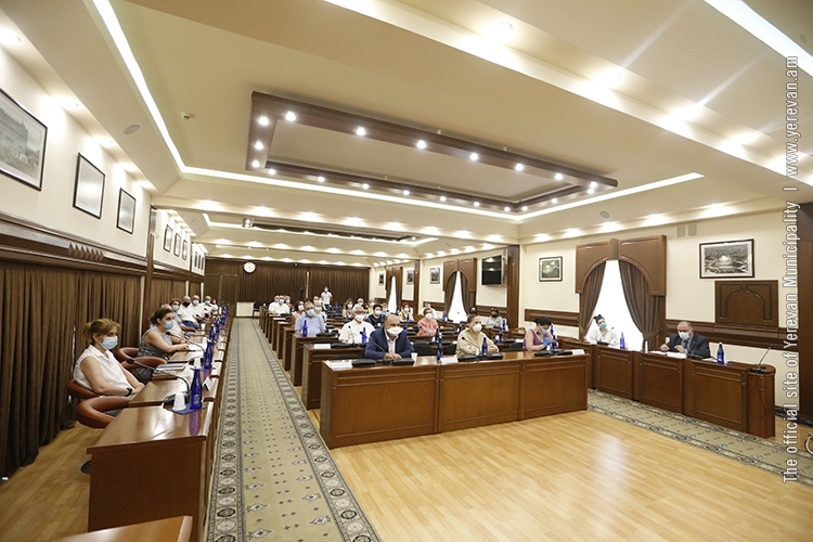 «Մոտեցումը պետք է լինի գերլուրջ». քաղաքապետ Մարությանը հանդիպել է բուժհիմնարկների տնօրենների հետ