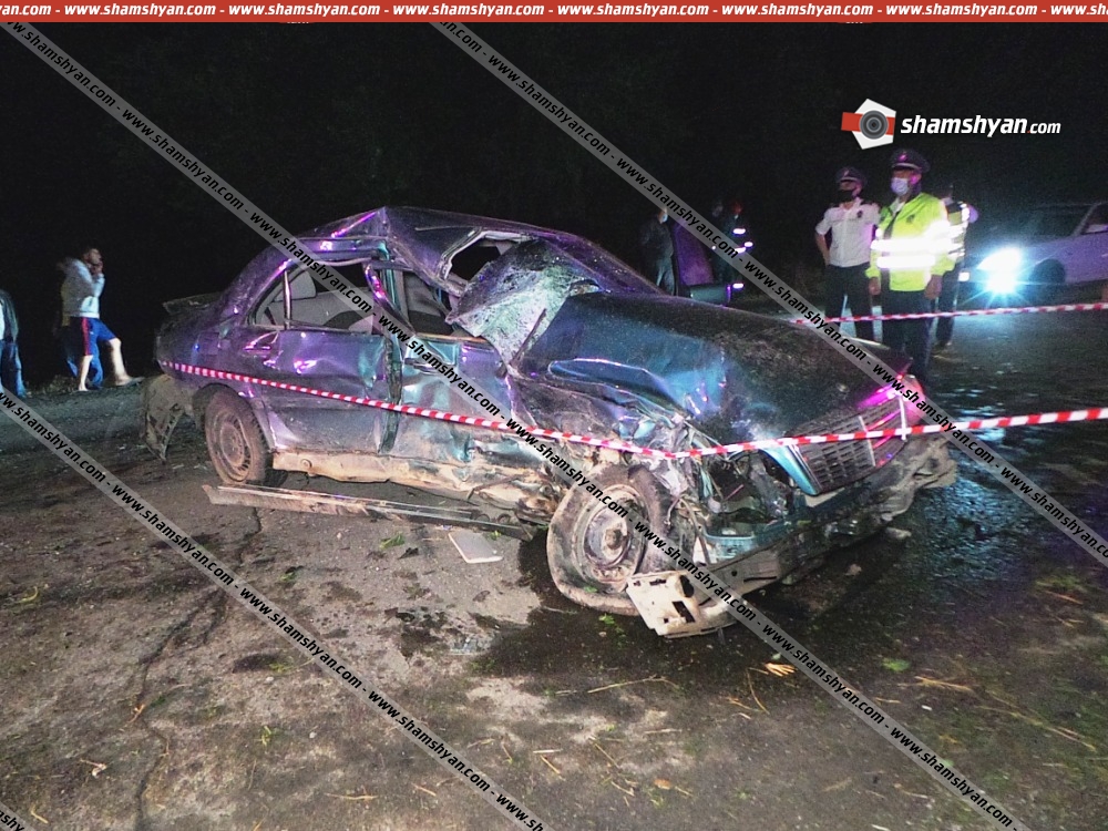 Արմավիրի մարզում բախվել են Mercedes-ն ու Opel Zafira-ն. վերջինս էլ բախվել է ծառին. կա 2 զոհ