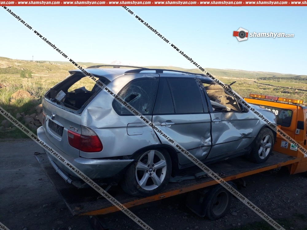 Շիրակի մարզում BMW X5-ը դաշտամիջյան ճանապարհին կողաշրջվել է. կա վիրավոր
