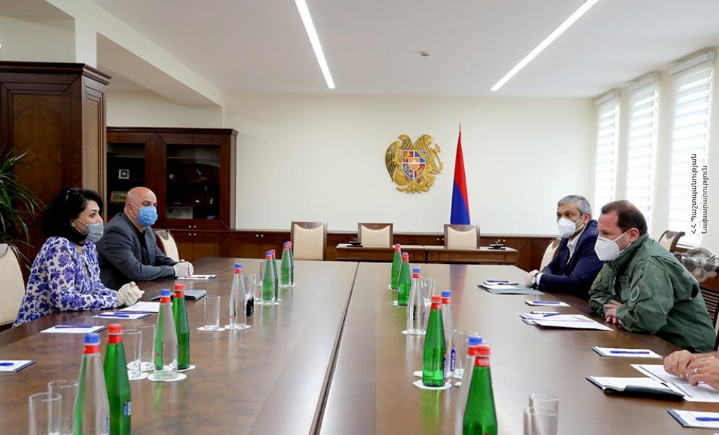 Դավիթ Տոնոյանը «Վեոլիա Ջուր» ընկերության գլխավոր տնօրենի հետ քննարկել է զորամասերի ջրամատակարարմանը վերաբերող հարցեր