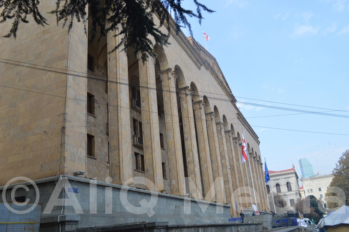 117 կողմ, 3 դեմ ձայներով ընդունվեց Վրաստանի սահմանադրական փոփոխությունների նախագիծը