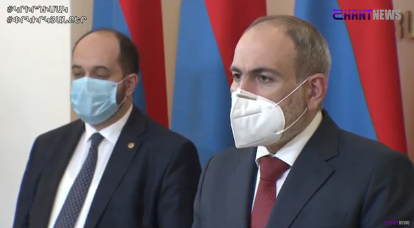 Փաշինյանը և Հարությունյանը ծնողներին խնդրում են չհավաքվել քննական կենտրոնների մոտ