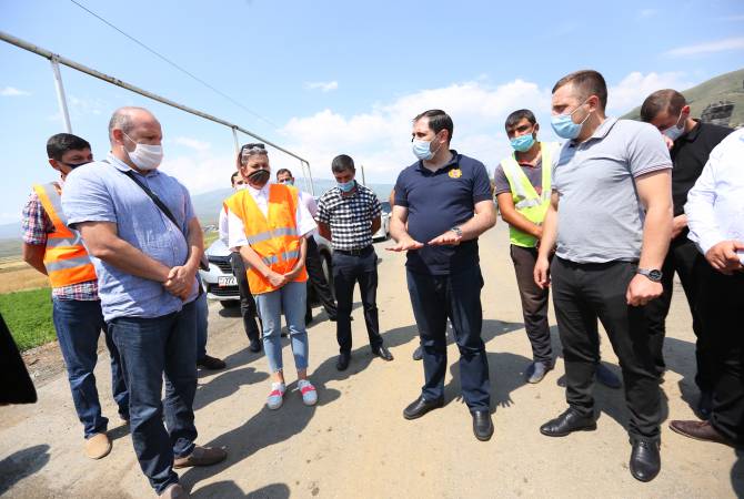 Սուրեն Պապիկյանը Շիրակի, Արագածոտնի և Արմավիրի մարզերում հետևել է ճանապարհաշինական աշխատանքների ընթացքին