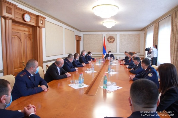 Արայիկ Հարությունյանը պետական բարձր պարգևներ է հանձնել Արցախի ՔԿ մի խումբ աշխատակիցների