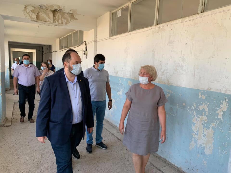 Արայիկ Հարությունյանը լուսանկարներ է հրապարակել Բարձրաշենի կիսավեր դպրոցից
