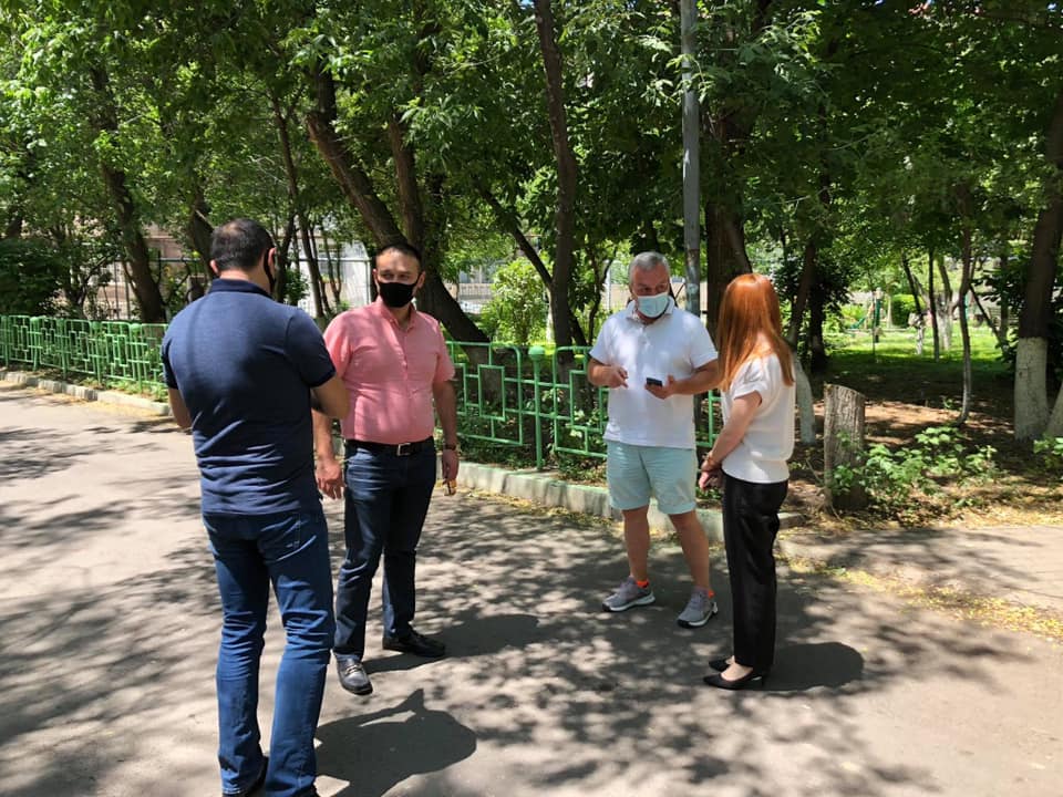 Թելման Թադևոսյանի հետ այսօր շրջել ենք Աջափնյակի երկու թաղամասերում. Լիլիթ Մակունց