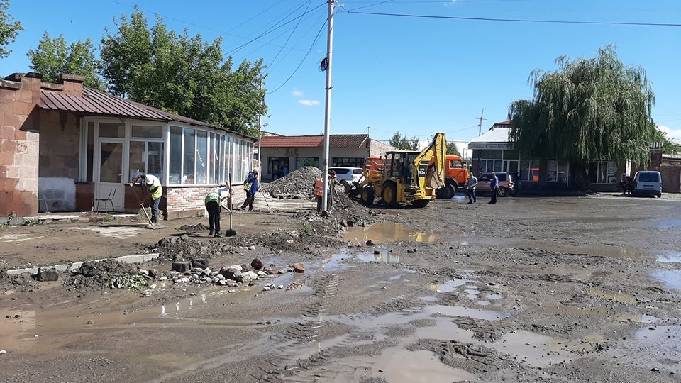 Գյումրիում երեկվա հորդառատ անձրևի հետևանքներն են վերացնում