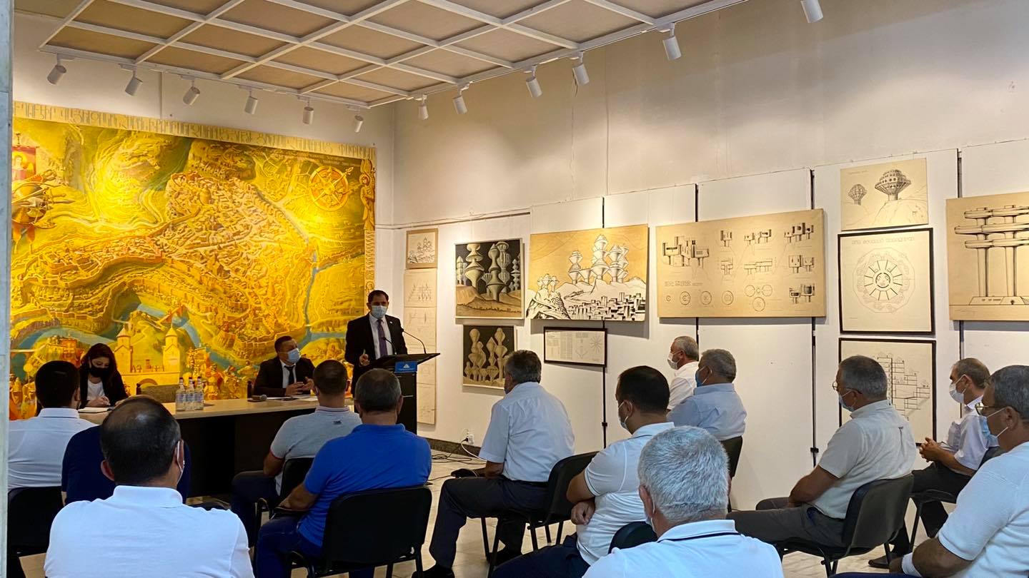 Այսօր կարևոր հանդիպում ունեցա ճանապարհաշինարարություն իրականացնող ընկերությունների ներկայացուցիչների հետ․ Սուրեն Պապիկյան