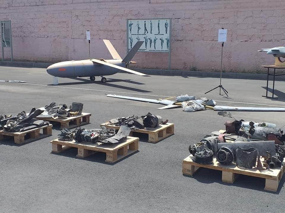 Նկարում խոցված ադրբեջանական ԱԹՍ-ներն են