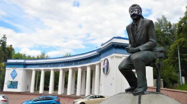 Լոբանովսկին չպետք է տեսնի այս խայտառակությունը. Կիևի «Դինամոյի» երկրպագուները, ի նշան բողոքի, փակել են լեգենդար մարզչի արձանի աչքերը