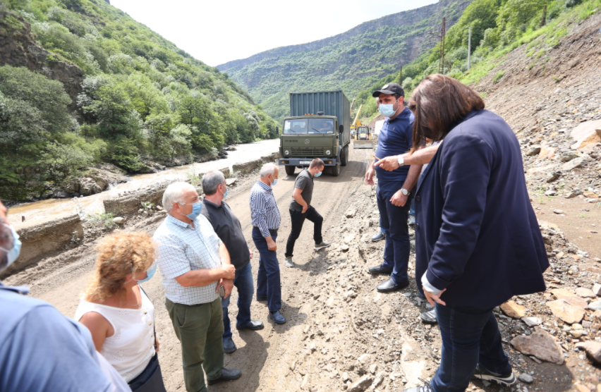 Նախարար Պապիկյանը  Լոռու մարզում հետևել է ճանապարհաշինական աշխատանքներին