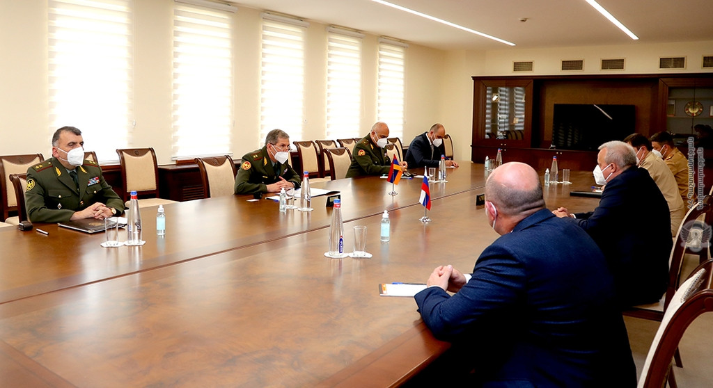 ՀՀ ԶՈւ Գլխավոր շտաբի պետն ընդունել է ՀՀ-ում ՌԴ արտակարգ և լիազոր դեսպանին