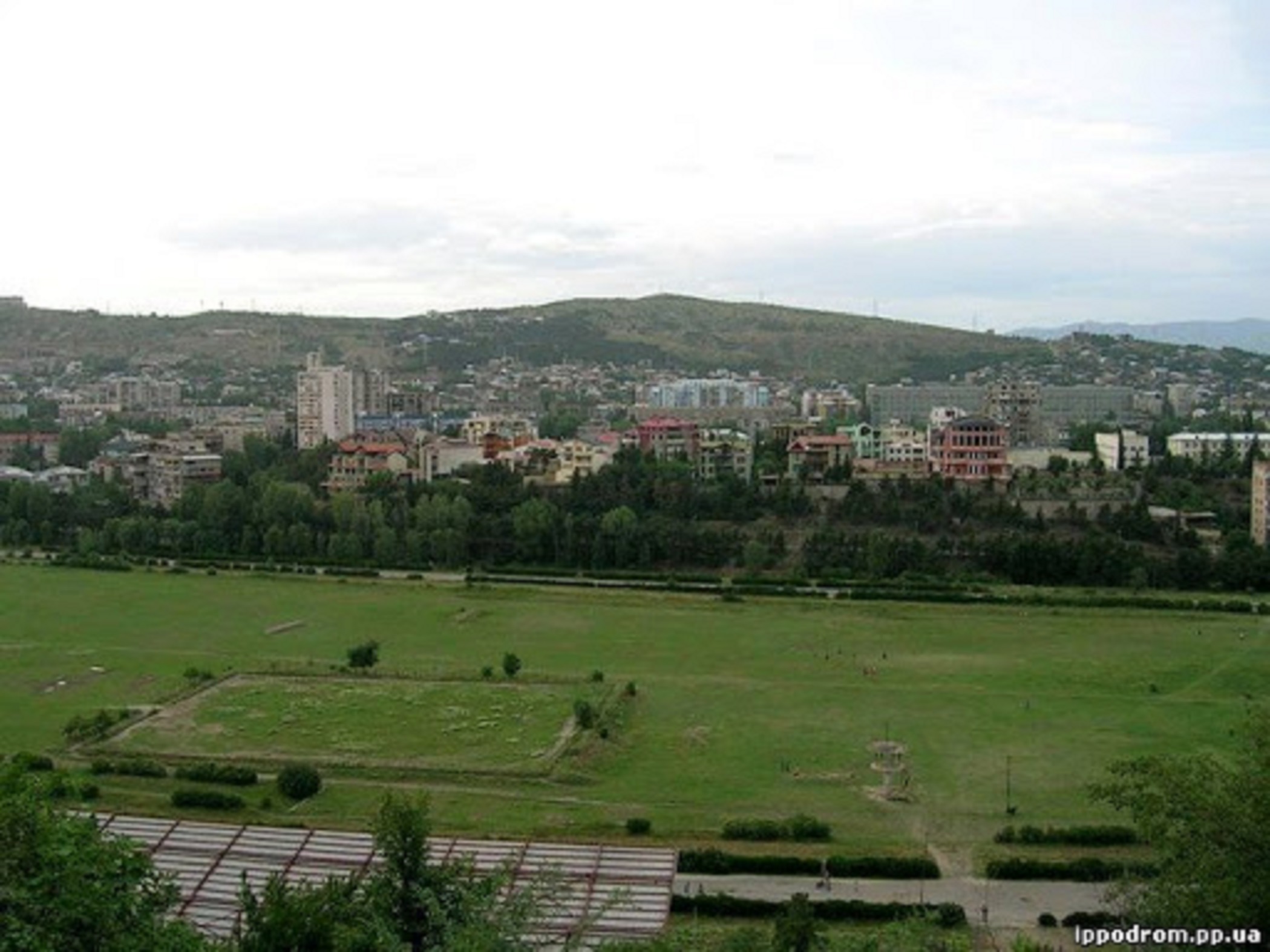 Մի գրպանից մյուսը. Իվանիշվիլին ինքն իրենից ձիարշավարան է գնել