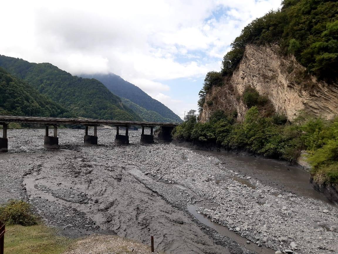 Ադրբեջանում սելավը բեռնատար մեքենա է քշել