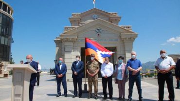 Արցախյան պատերազմի մի խումբ ազատամարտիկներ ավտոմեքենաներ են ստացել