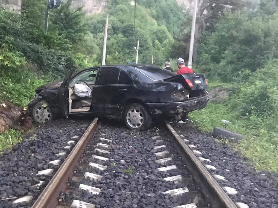 Ավտոմեքենան Դեբեդ գետի կամրջից ընկել է ու հայտնվել երկաթգծի վրա