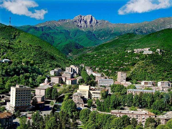 Խուստուփի պես հպարտ և դուխով. Փաշինյանը շնորհավորել է Կապանի օրվա կապակցությամբ