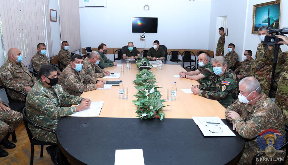 ՊԲ շտաբում անցկացվել է ծառայողական խորհրդակցություն` ՀՀ-ի և Արցախի ղեկավարների մասնակցությամբ