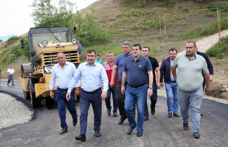 Հերհերում ավարտվում, իսկ հարևան համայնքներում մեկնարկում են ճանապարհների ասֆալտապատման աշխատանքները. Արցախի նախագահը շրջայց է կատարել