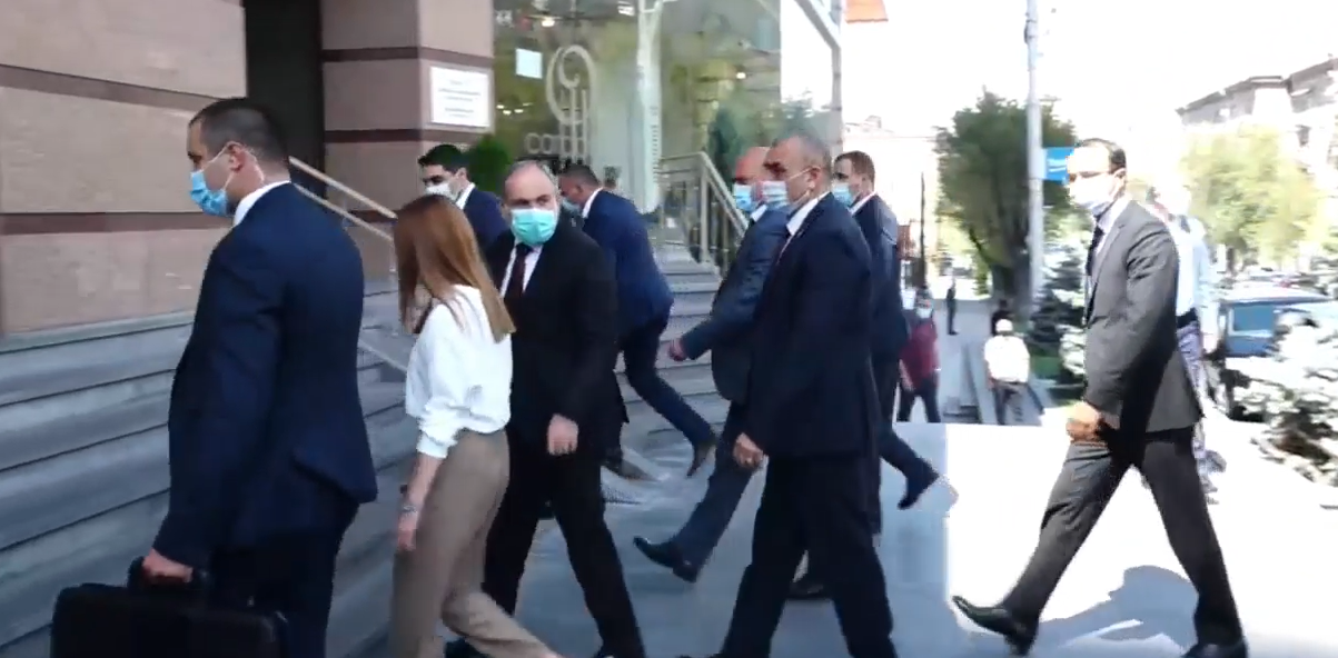 Հնարավոր է քննարկվեն ՍԴ դատավորի թեկնածուի, սահմանադրական փոփոխություններին վերաբերող հարցեր. վարչապետի մասնակցությամբ ընթանում է «Իմ քայլը» խմբակցության նիստը