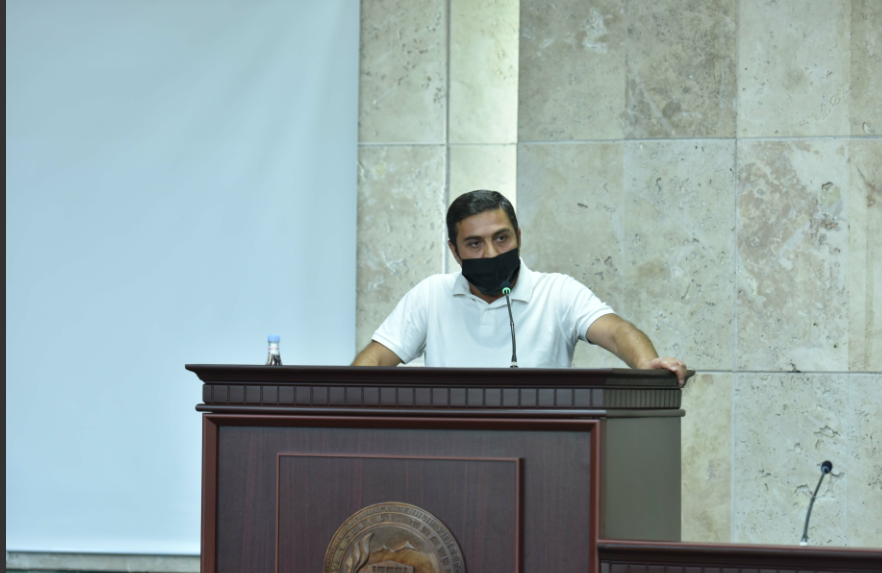 Մենուա Սողոմոնյանն առաջարկել է դադարեցնել երկու անդամի լիազորությունները