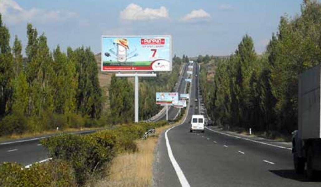 Ձկնորսները փակել են Երևան-Սևան ճանապարհը