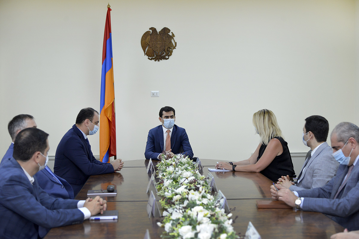 Հակոբ Արշակյանը ներկայացրել է նորանշանակ տեղակալ Վիկտորիա Պողոսյանին
