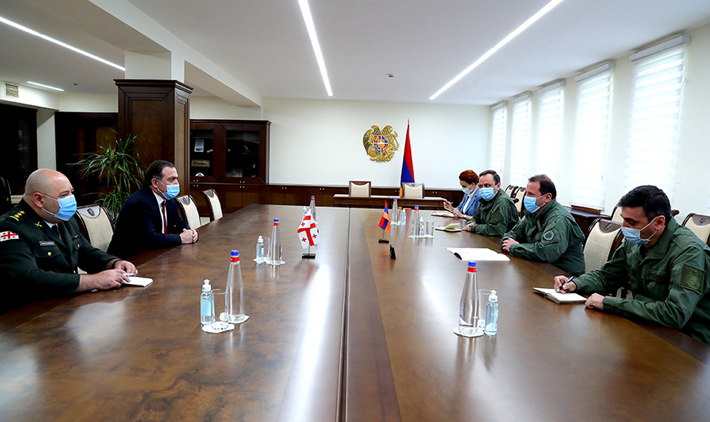 ՀՀ պաշտպանության նախարարն ընդունել է Վրաստանի դեսպանին