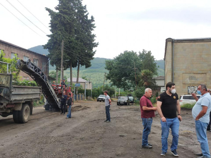 Ասֆալտապատվում է ճանապարհ Բերդավան գյուղում