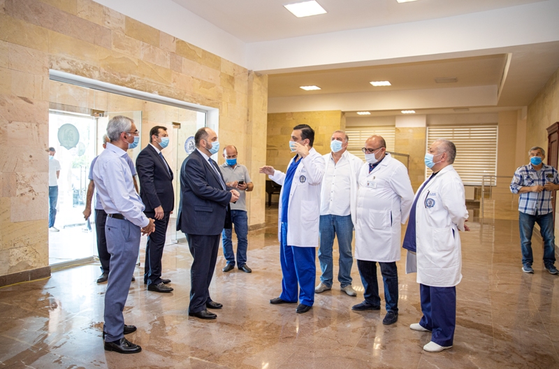 ԿԳՄՍ նախարար Արայիկ Հարությունյանն այցելել է «Միքայելյան» համալսարանական հիվանդանոց