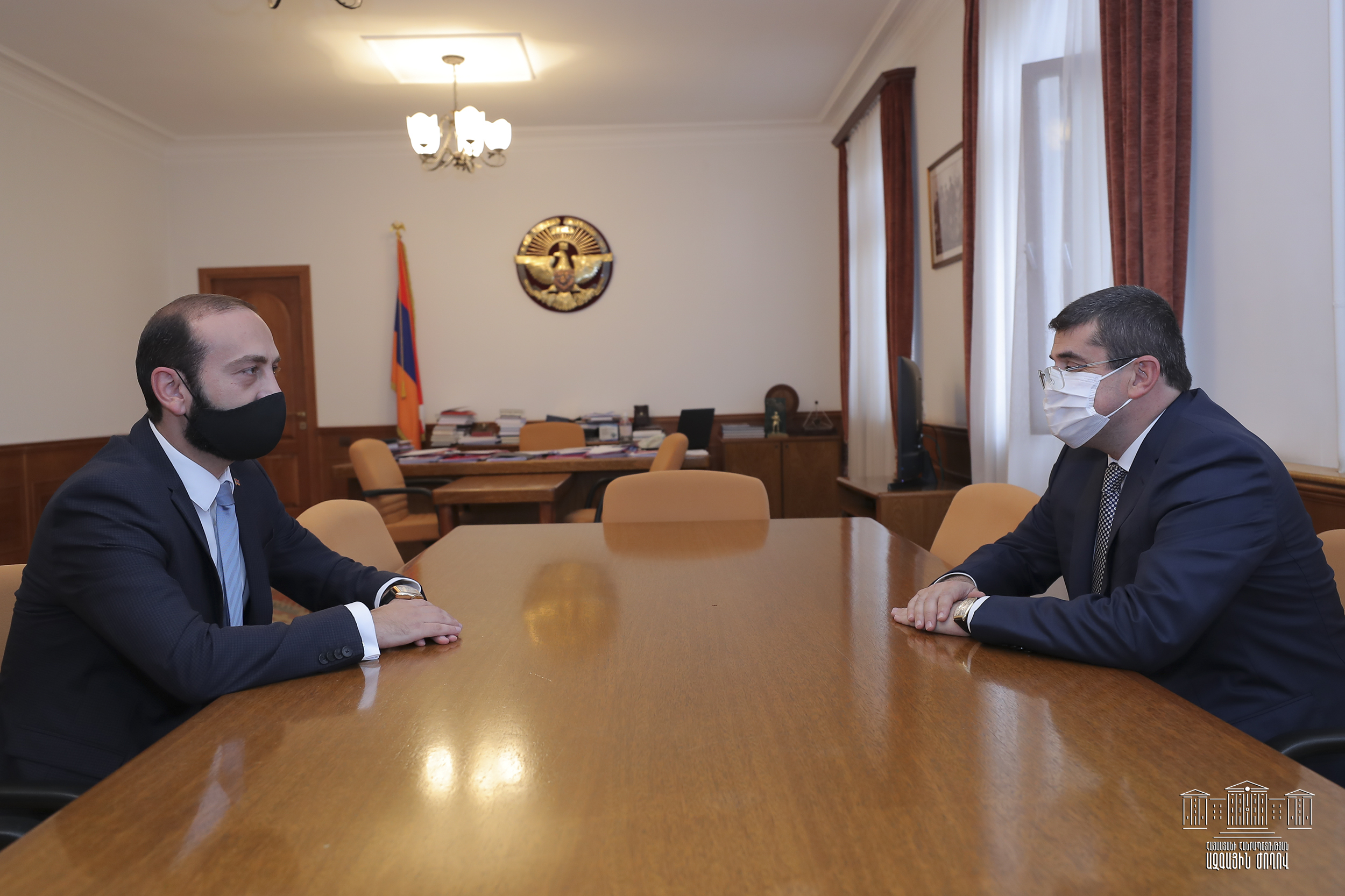 Արարատ Միրզոյանը հանդիպել է ԱՀ նախագահ Արայիկ Հարությունյանի հետ