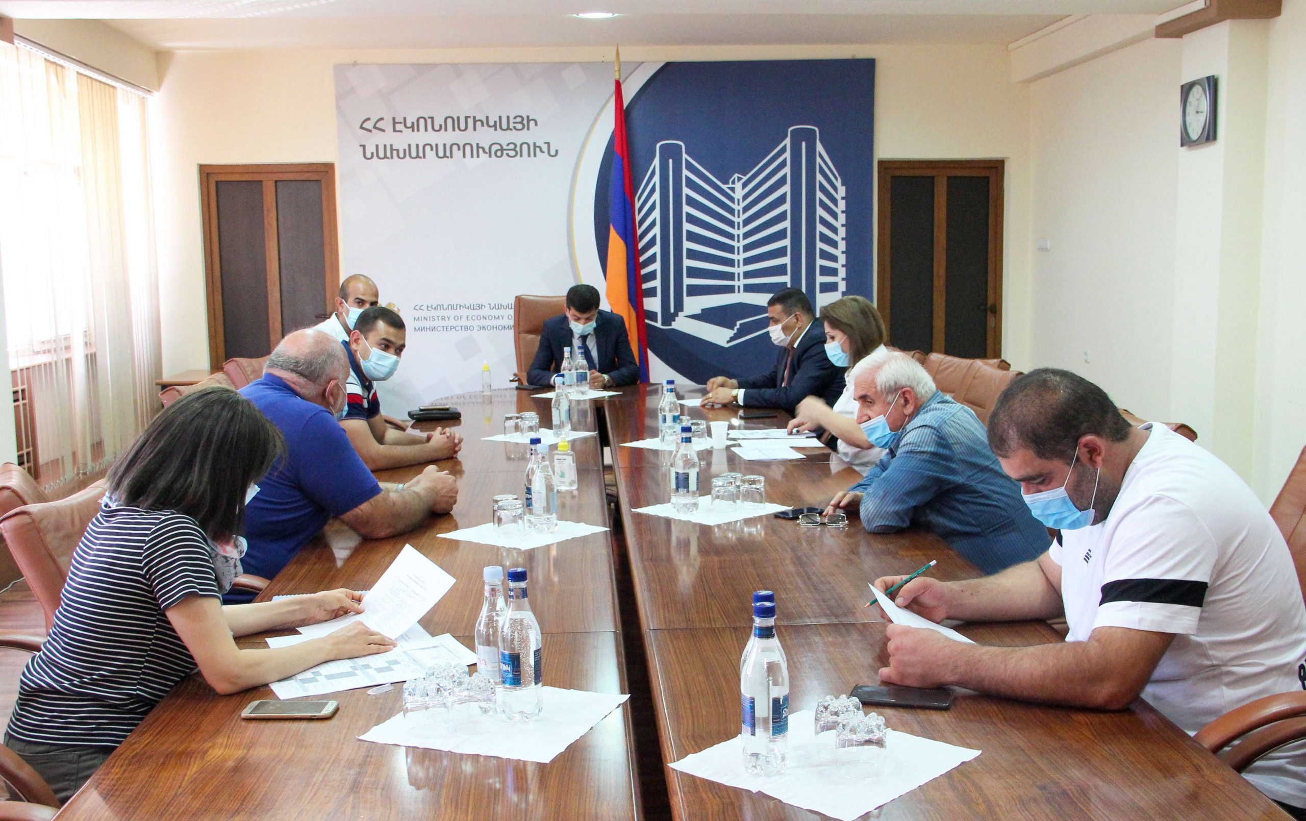 ՀՀ-ում արդեն գործում է շուրջ 70 սպանդանոց․ Տիգրան Գաբրիելյանը հանդիպել է մի շարք սպանդանոցների սեփականատերերի հետ