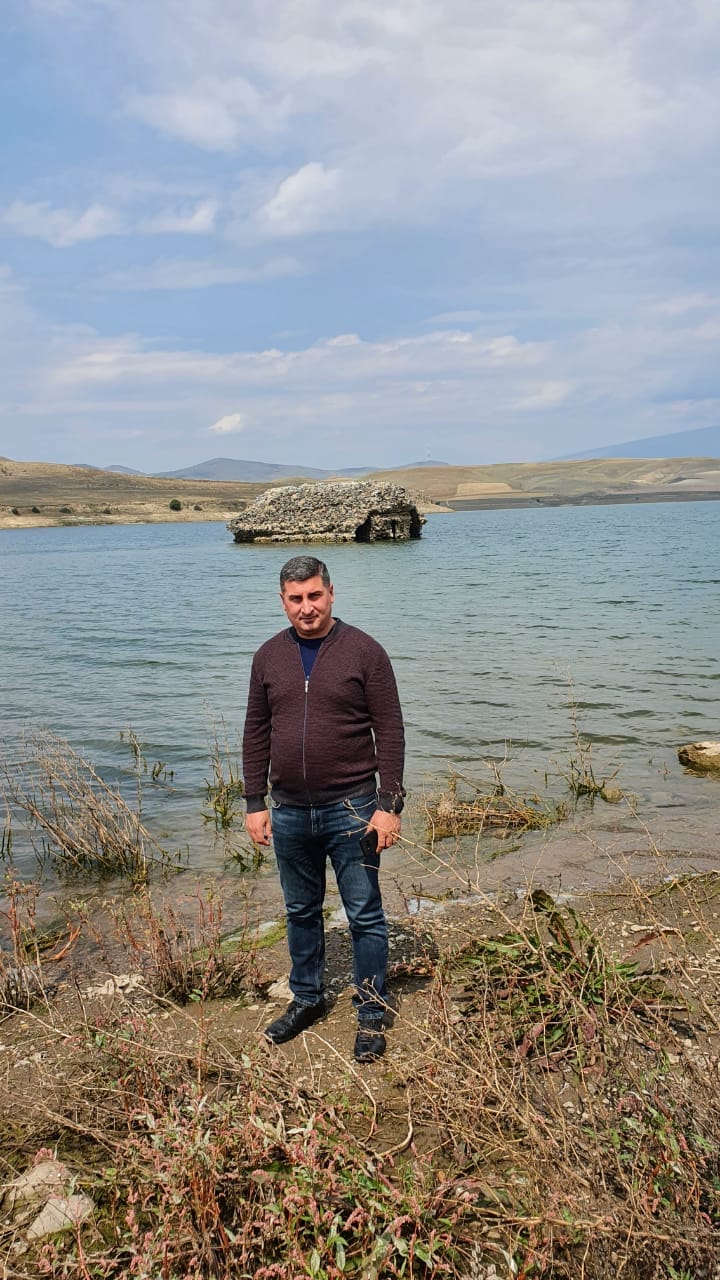 Գնել Սանոսյանը լուսանկար է հրապարակել Տոլորսի «երկկենցաղ» եկեղեցու ֆոնին